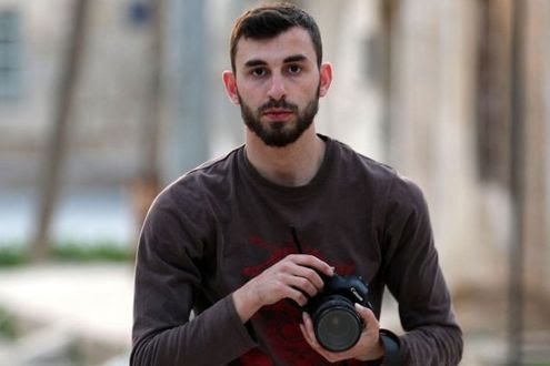 Siria, morto in un bombardamento Anas al-Dyab, fotografo di guerra siriano e volontario della Syria Civil Defense